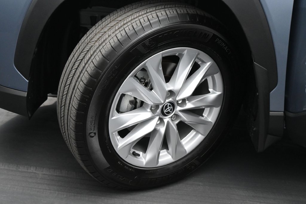 Used 2024 Toyota Corolla Cross LE w/ Moonroof Package FWD image 20