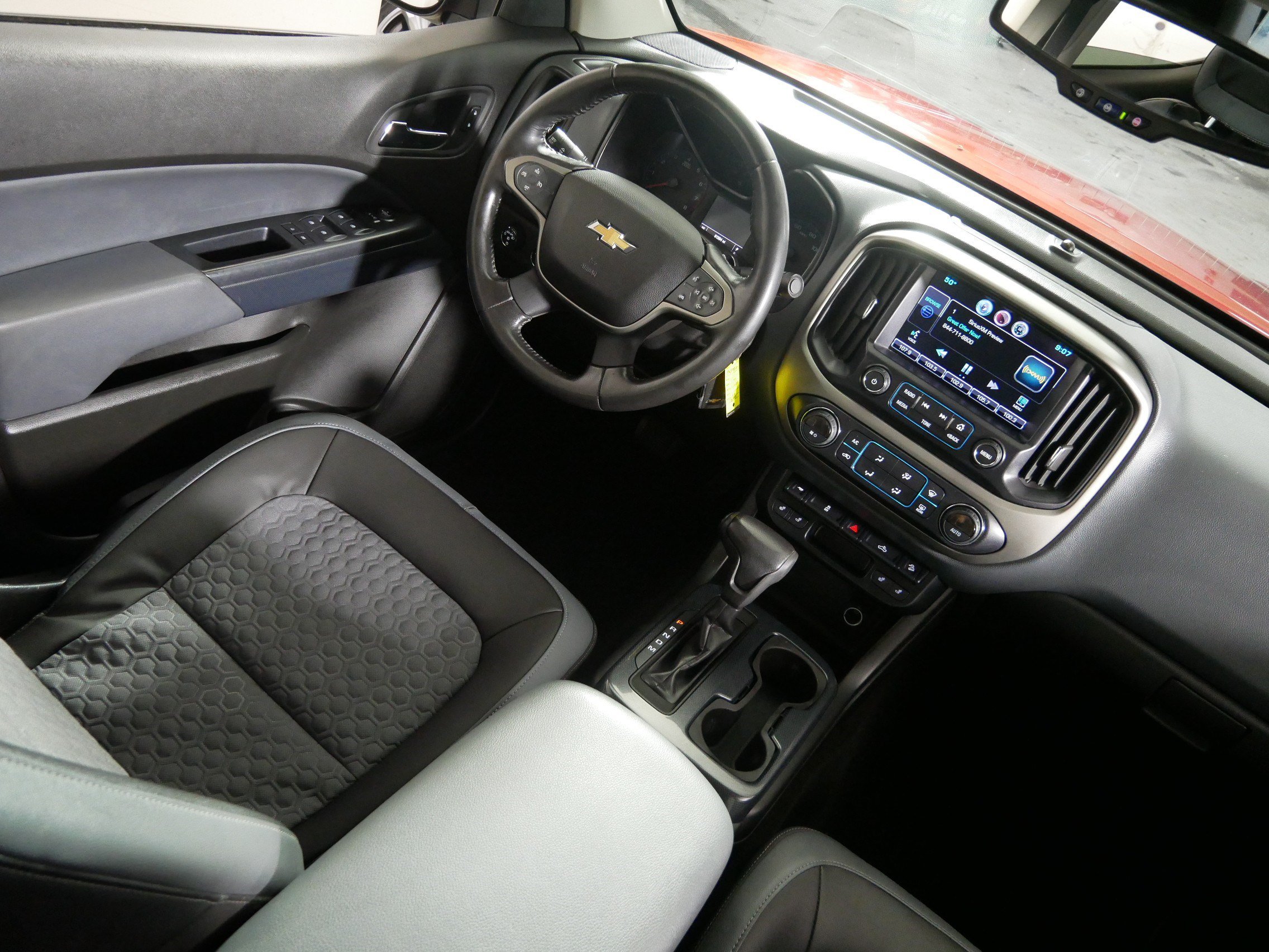 Used 2015 Chevrolet Colorado Z71 AWD/4WD image 9