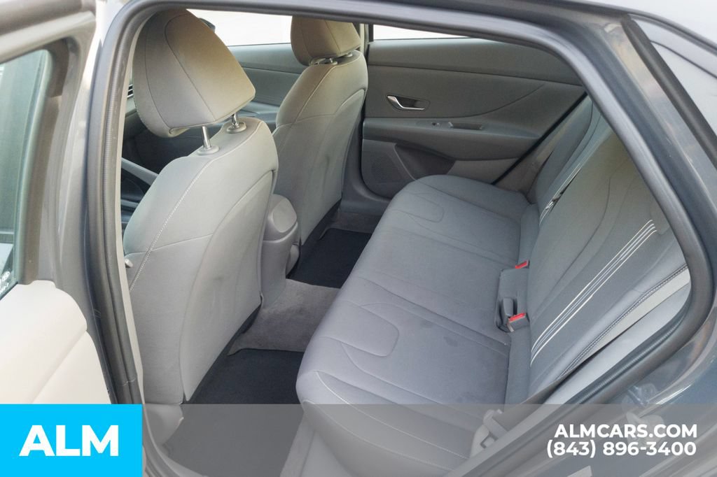 Used 2023 Hyundai Elantra SEL FWD image 17