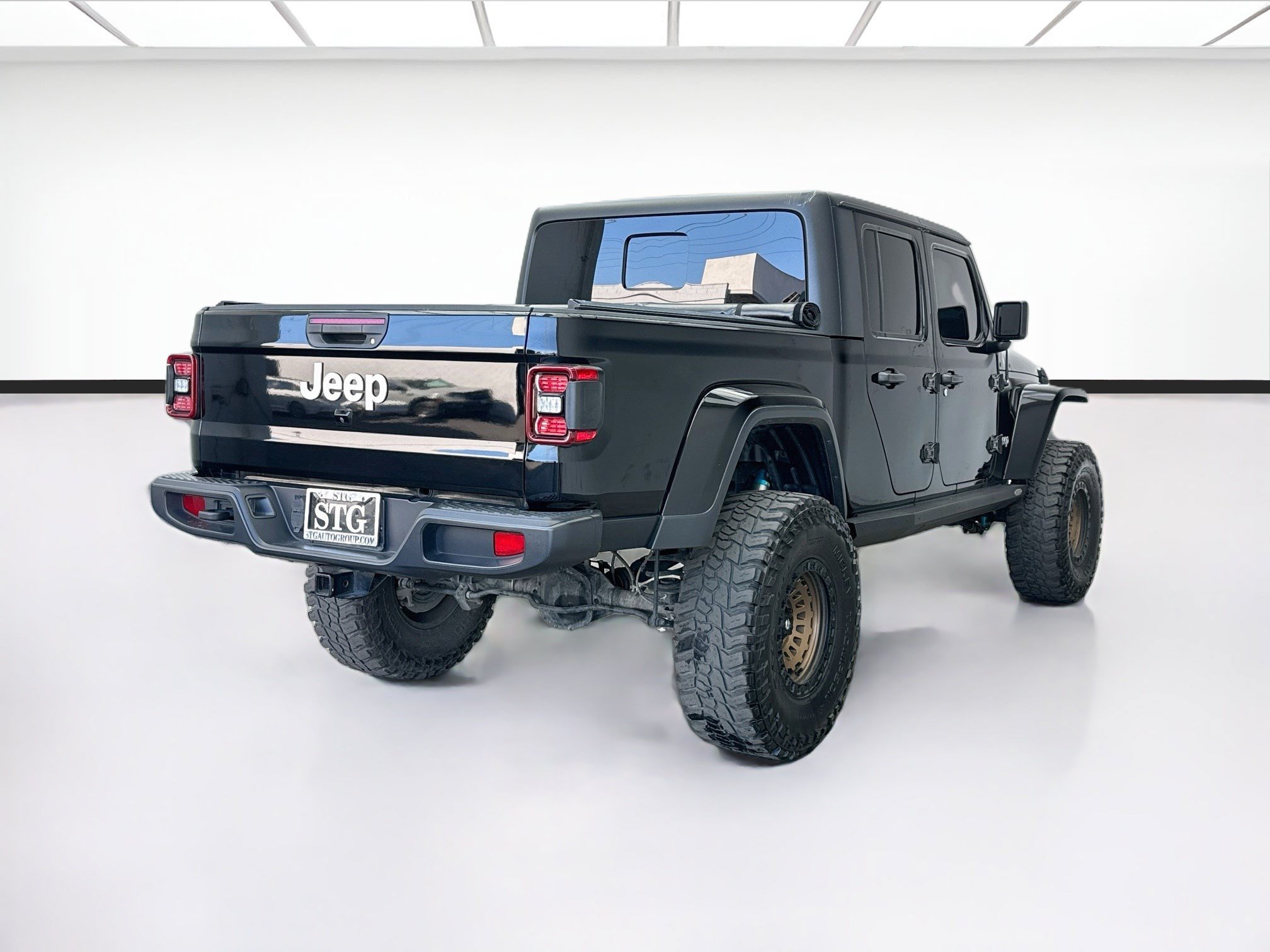 Used 2020 Jeep Gladiator Overland AWD/4WD image 4