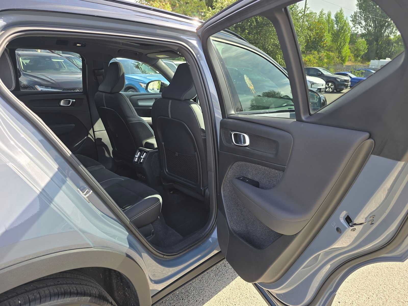 Used 2022 Volvo XC40 P8 Recharge Ultimate AWD/4WD image 12
