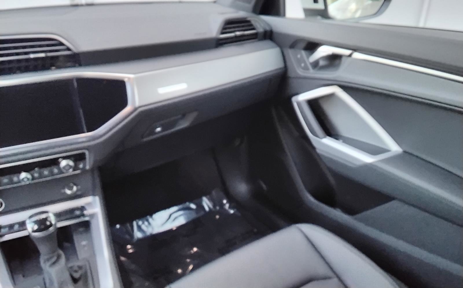 Certified 2025 Audi Q3 2.0T Premium w/ Convenience Package image 22