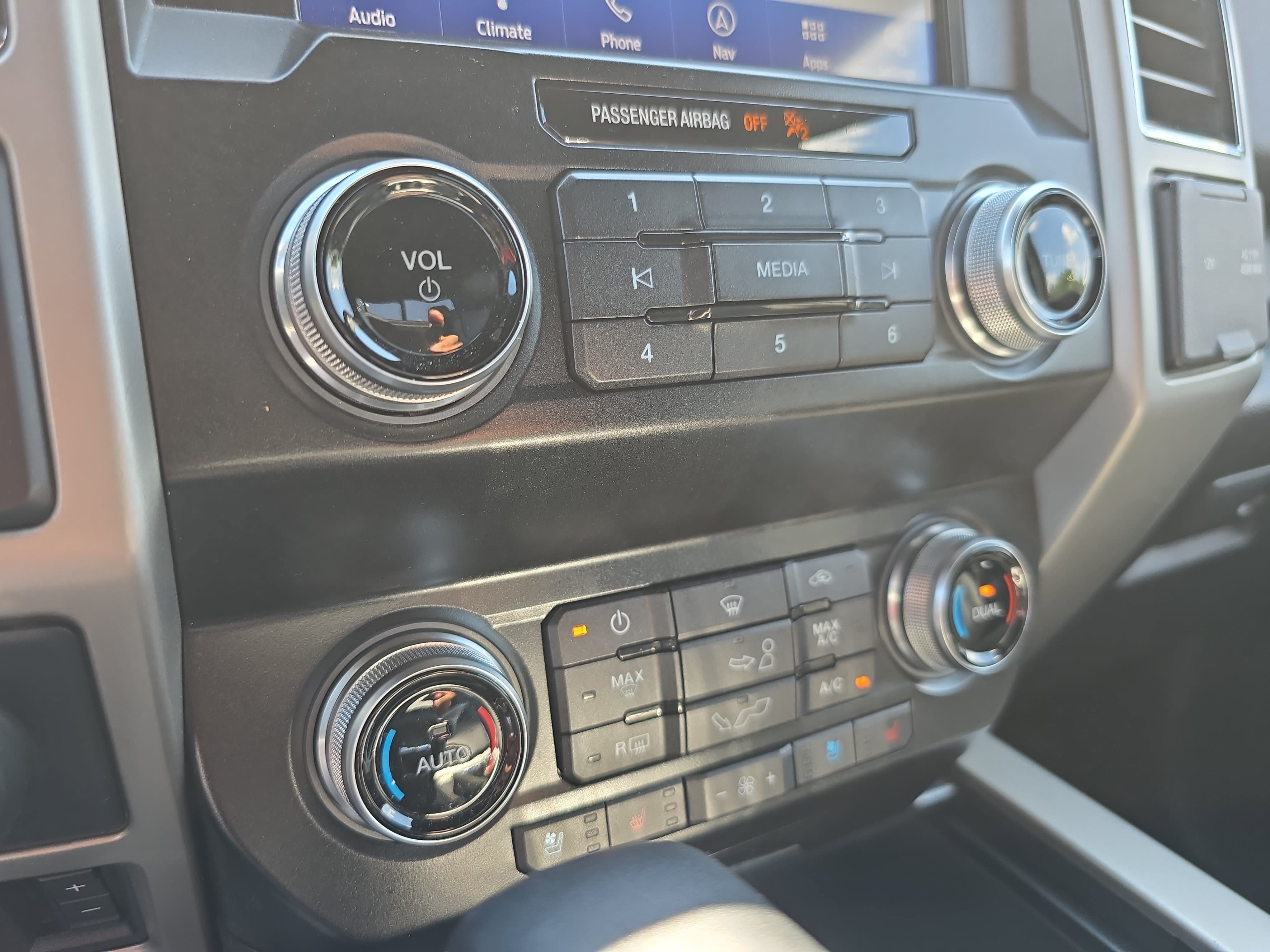 Used 2019 Ford F150 Lariat w/ Equipment Group 502A Luxury AWD/4WD image 22