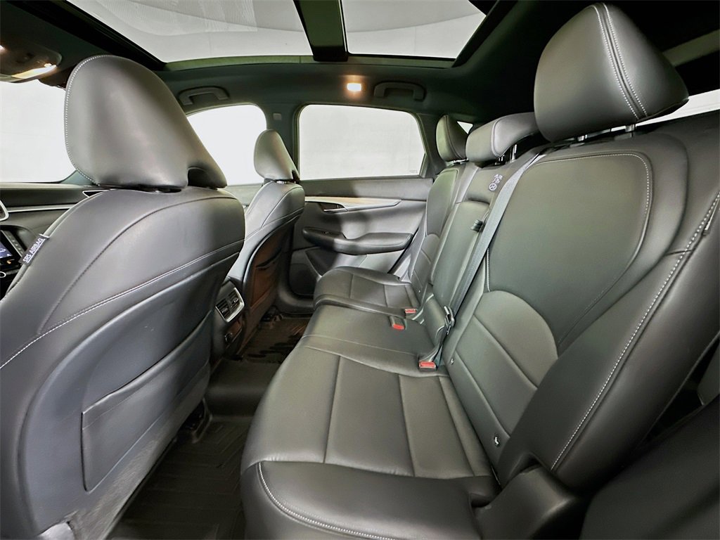 Used 2021 INFINITI QX50 Luxe w/ Appearance Package image 4