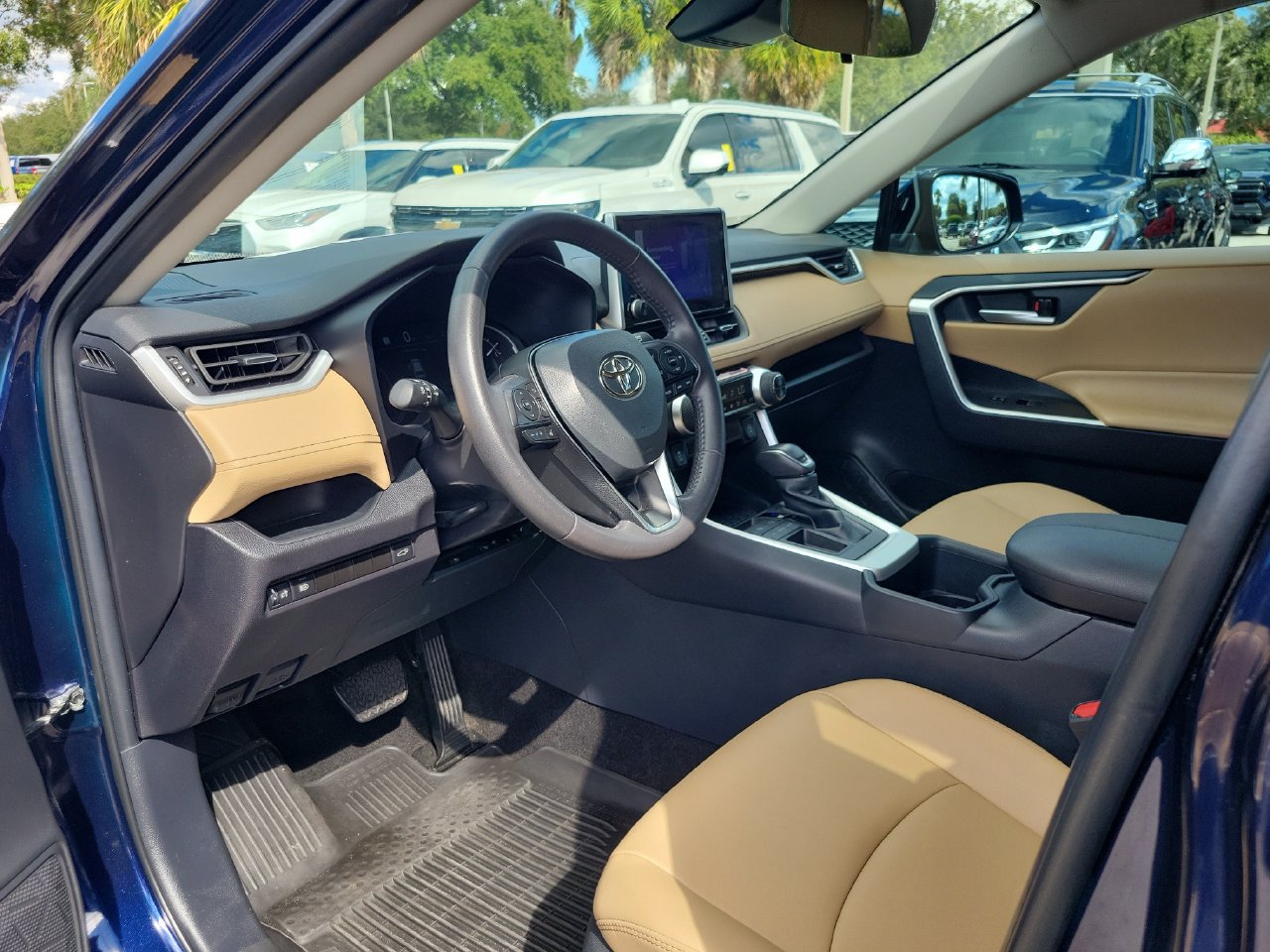Used 2025 Toyota RAV4 XLE Premium FWD image 15
