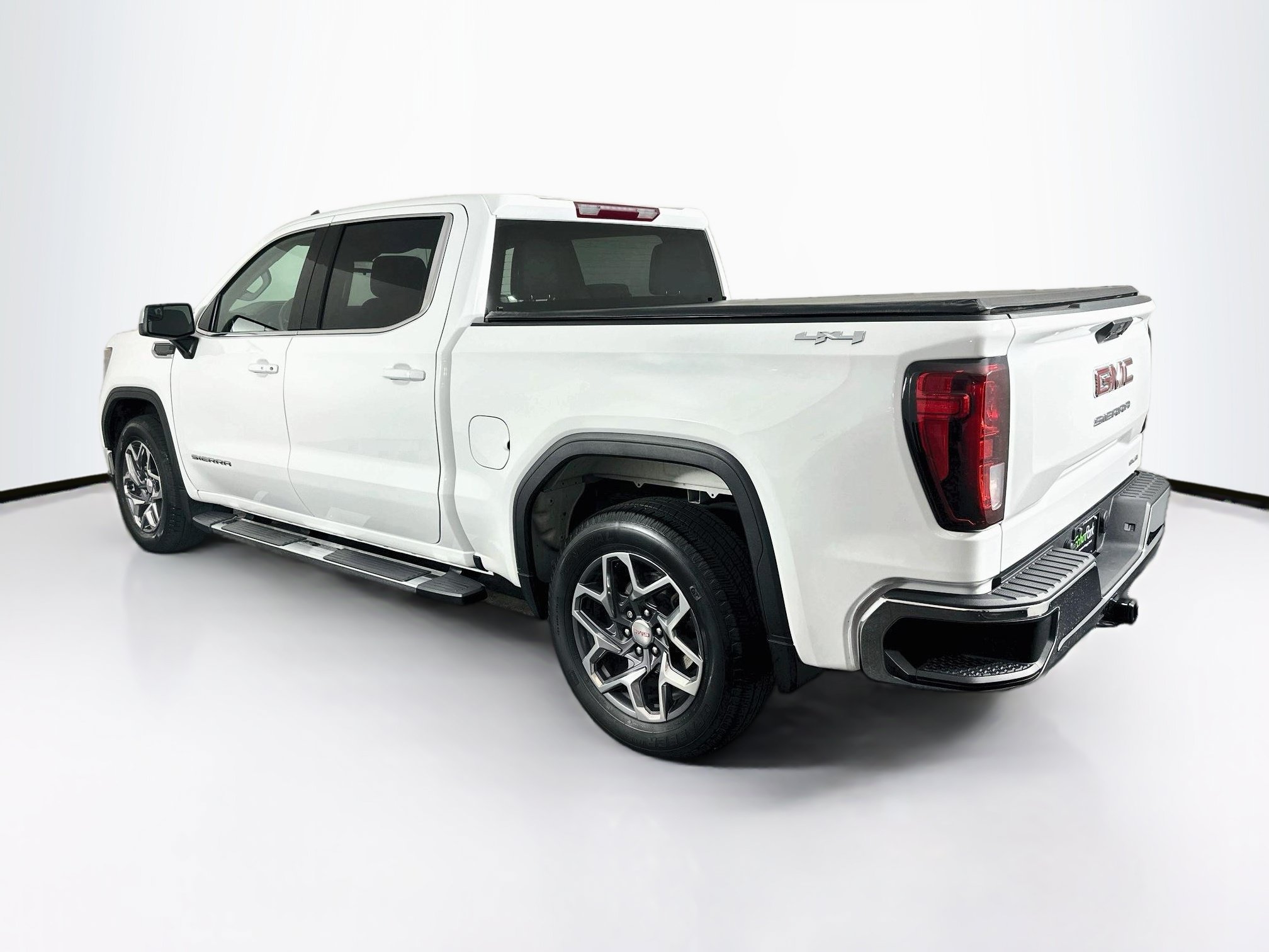 Used 2023 GMC Sierra 1500 SLE AWD/4WD image 5