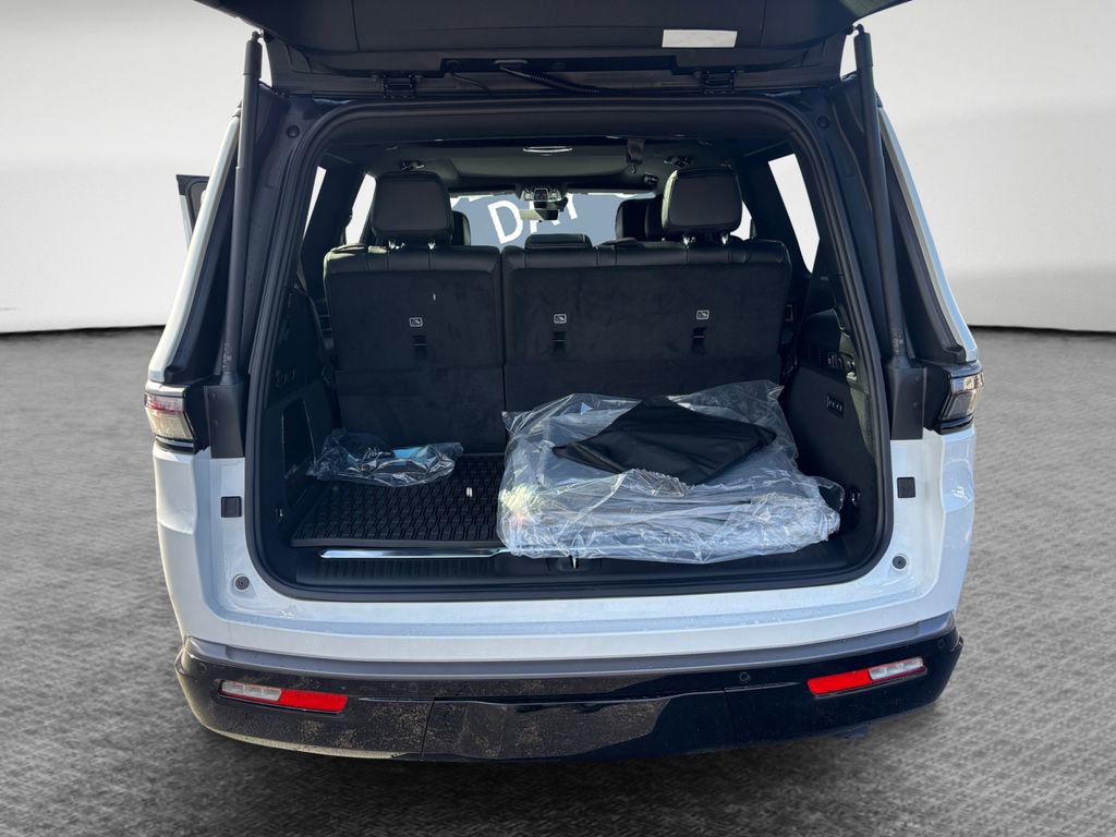 New 2026 Jeep Grand Wagoneer Summit w/ Premium Group III image 24