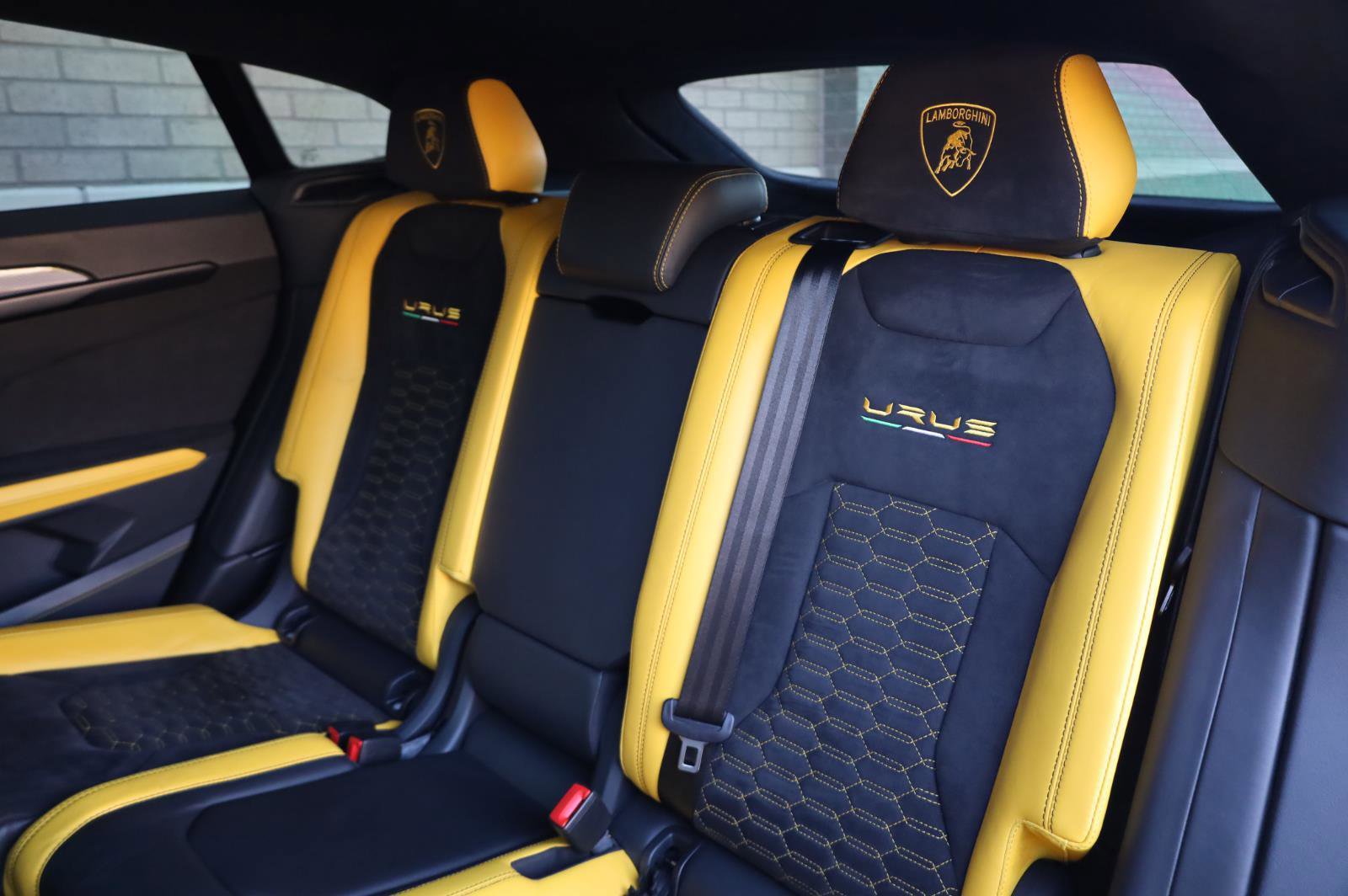 Used 2021 Lamborghini Urus AWD/4WD image 30