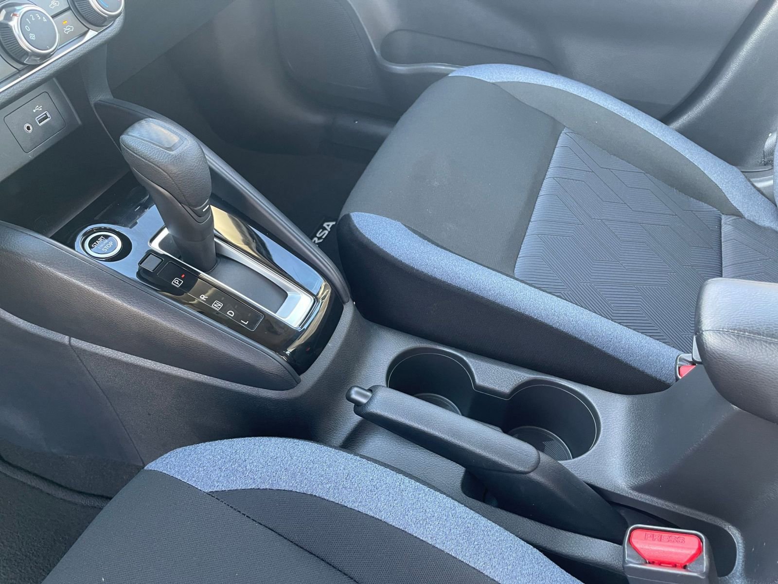 Used 2025 Nissan Versa SV image 39