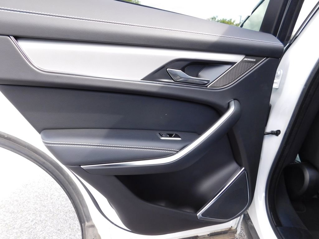 Used 2025 Jaguar F-PACE R-Dynamic S image 9