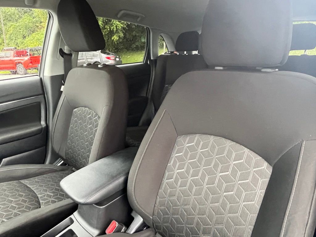 Used 2023 Mitsubishi Outlander Sport ES image 4