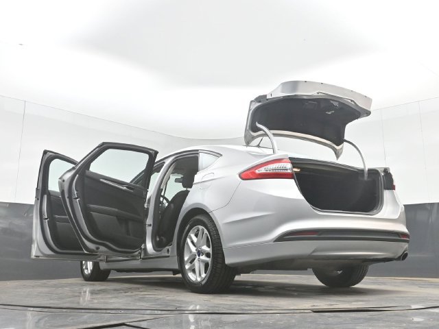 Used 2016 Ford Fusion SE FWD image 52