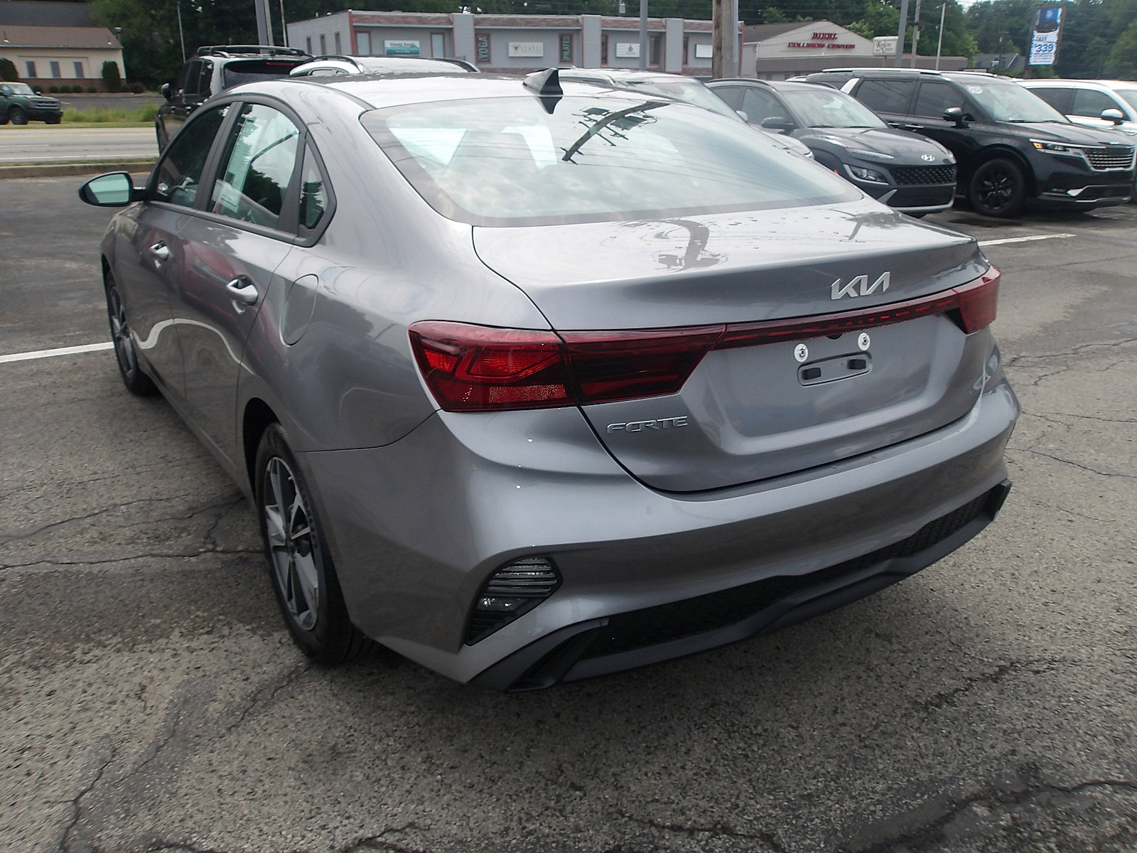 Used 2023 Kia Forte LXS FWD image 5