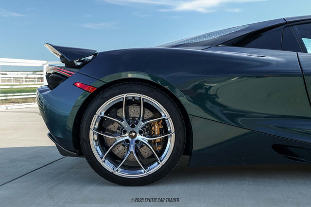 Used 2022 McLaren 720S Spider image 10