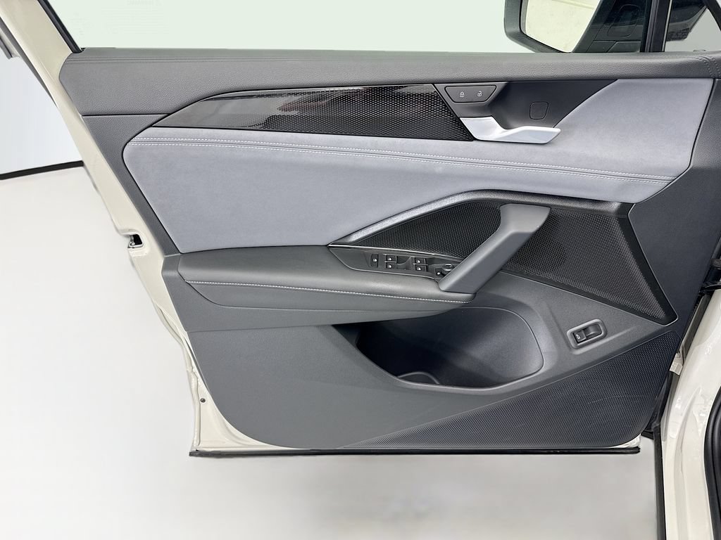 New 2026 Volkswagen Tiguan SE R-Line FWD image 22