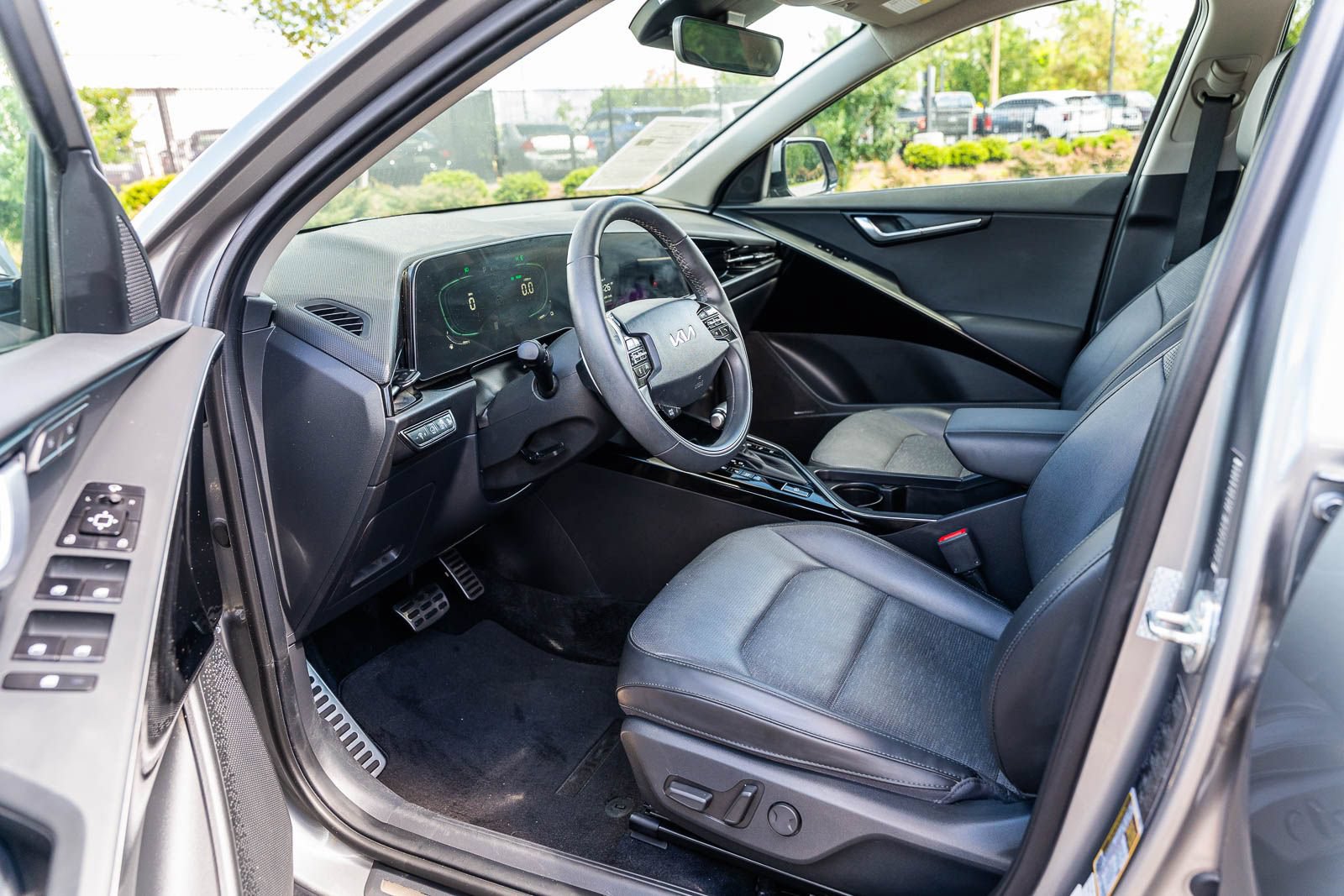 Used 2023 Kia Niro SX Touring FWD image 16