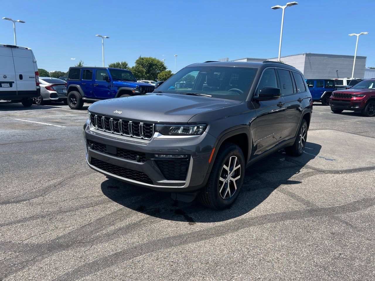 Certified 2026 Jeep Grand Cherokee L Limited w/ Luxury Tech Group II AWD/4WD image 8