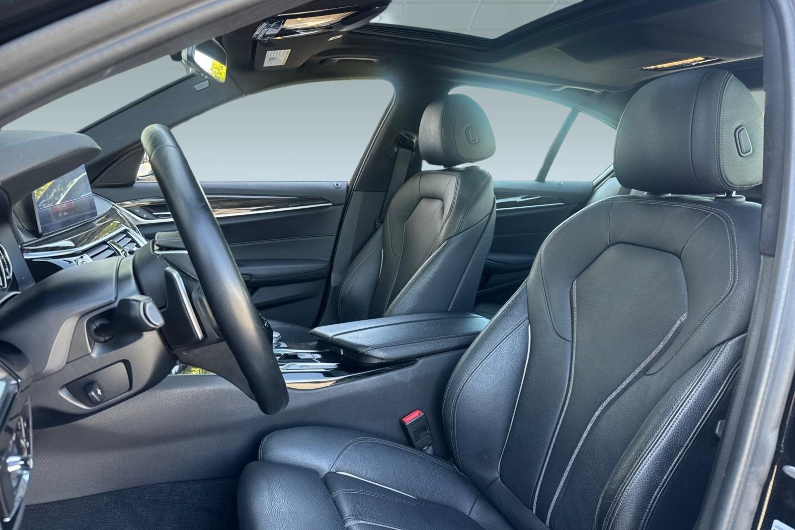 Used 2019 BMW 530e RWD image 23