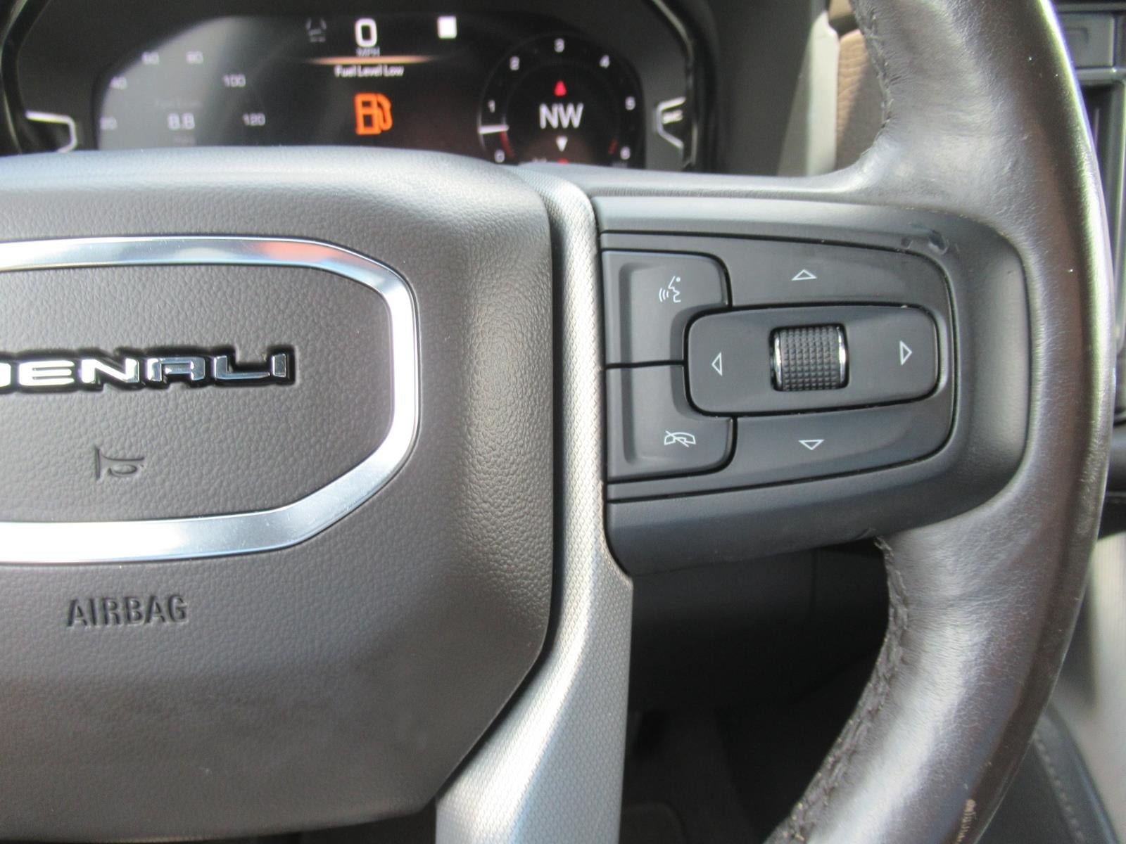 Used 2022 GMC Yukon XL Denali w/ Advanced Technology Package AWD/4WD image 26