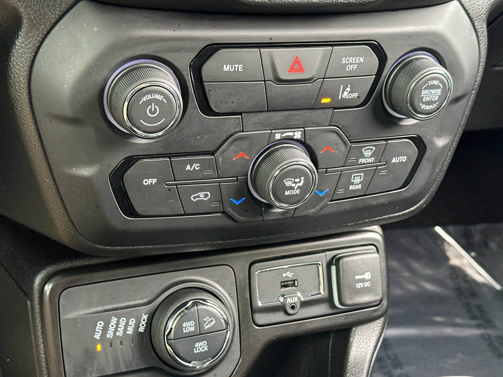 Used 2023 Jeep Renegade Trailhawk w/ Trailer Tow Group image 20