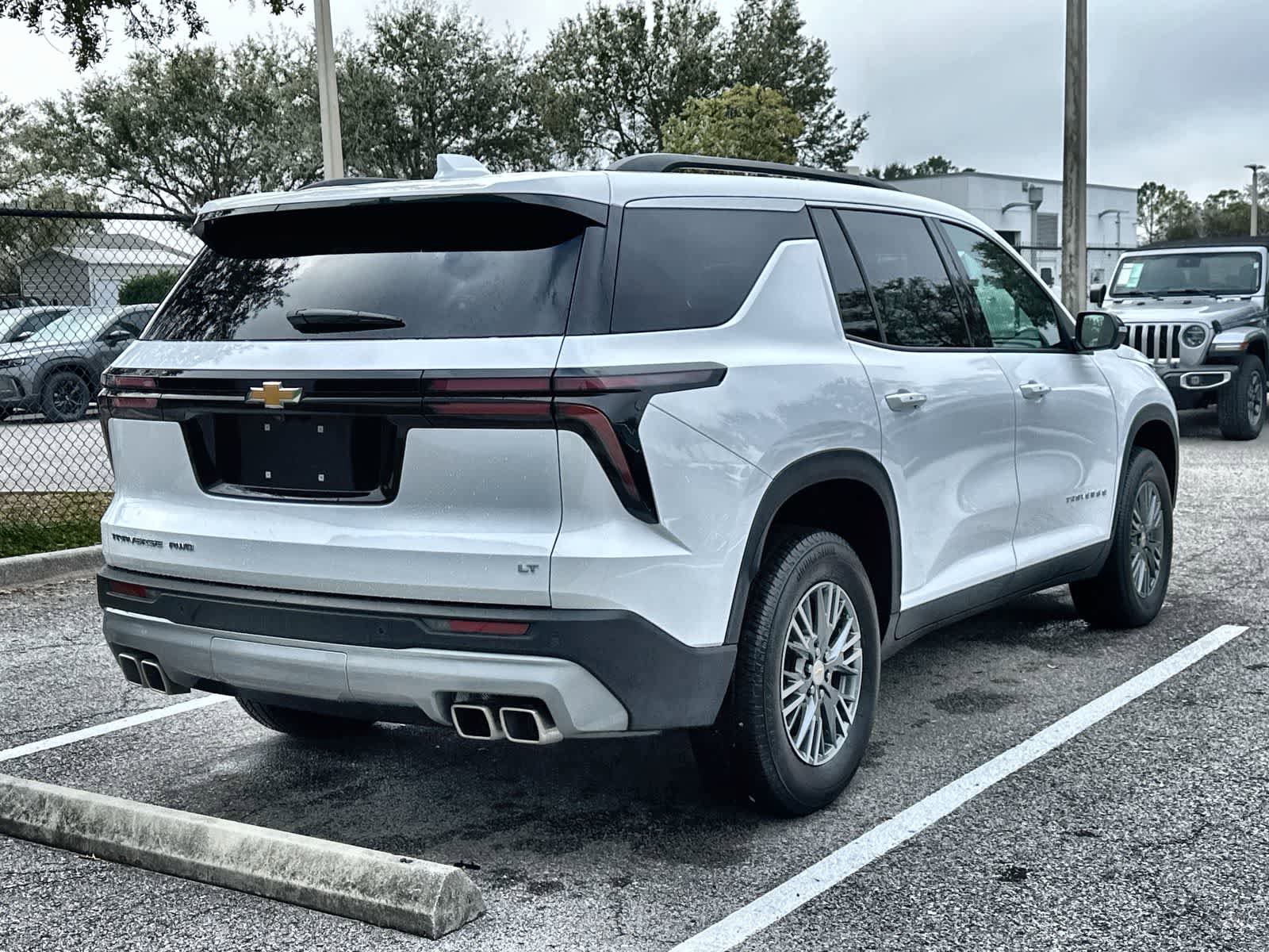 Used 2024 Chevrolet Traverse LT image 8