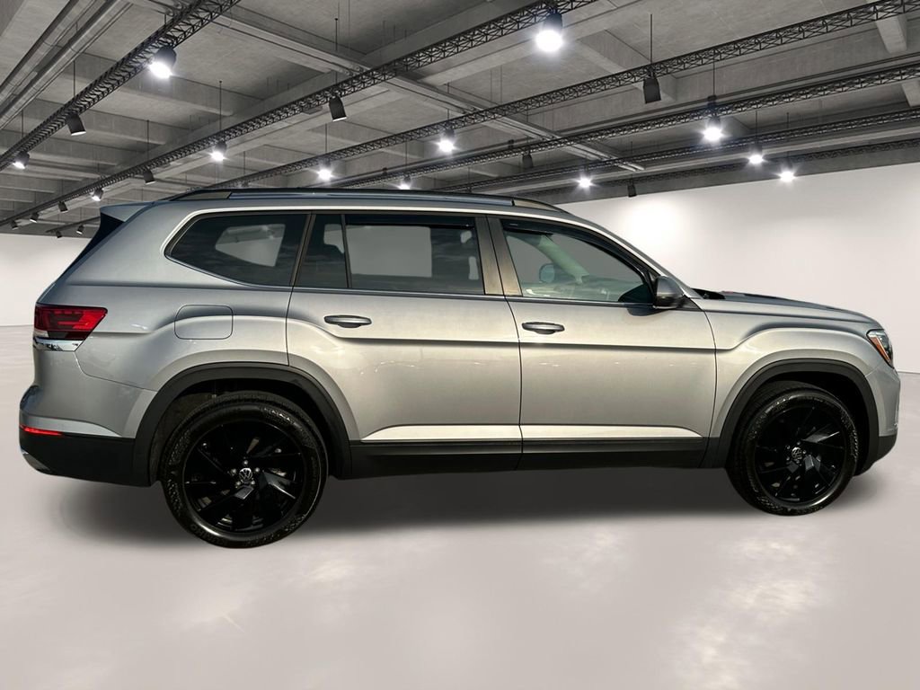 Used 2024 Volkswagen Atlas SE w/ Panoramic Sunroof Package FWD image 13