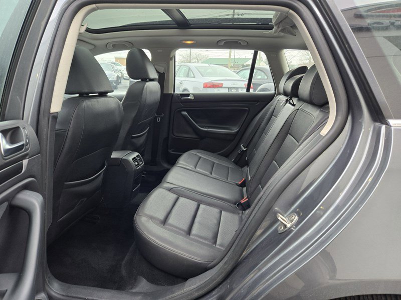 Used 2012 Volkswagen Jetta SportWagen image 10