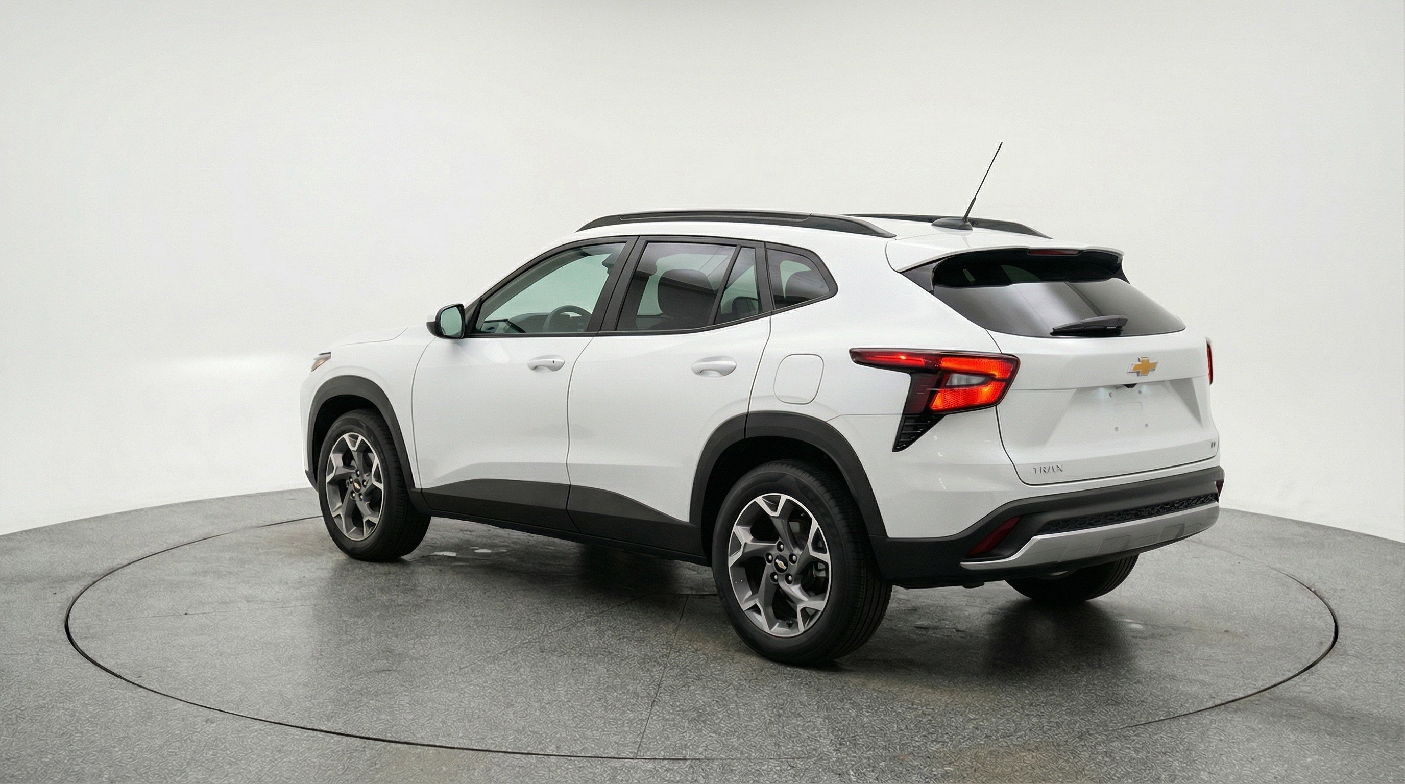 Used 2025 Chevrolet Trax LT image 6