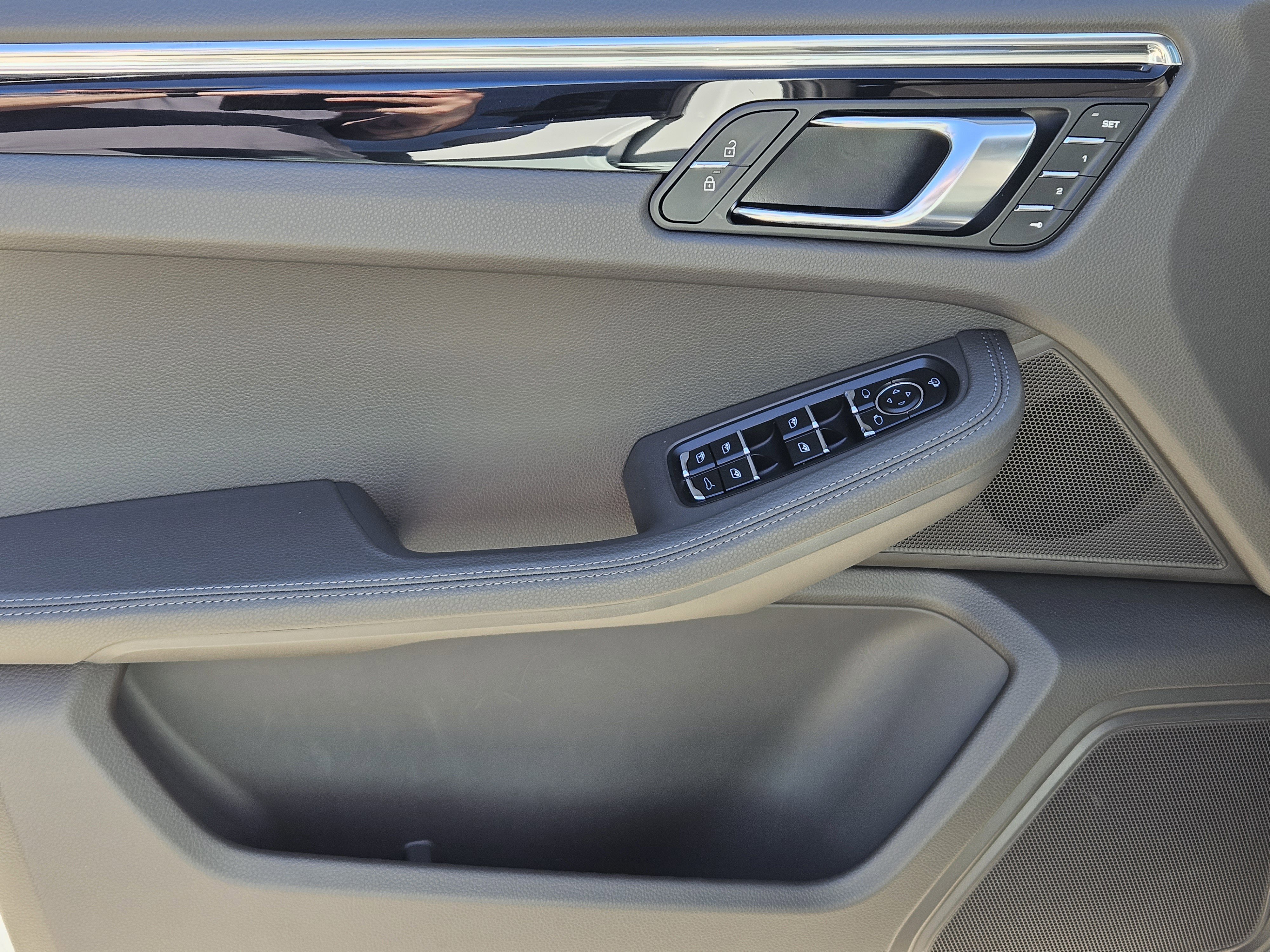 Certified 2025 Porsche Macan image 22