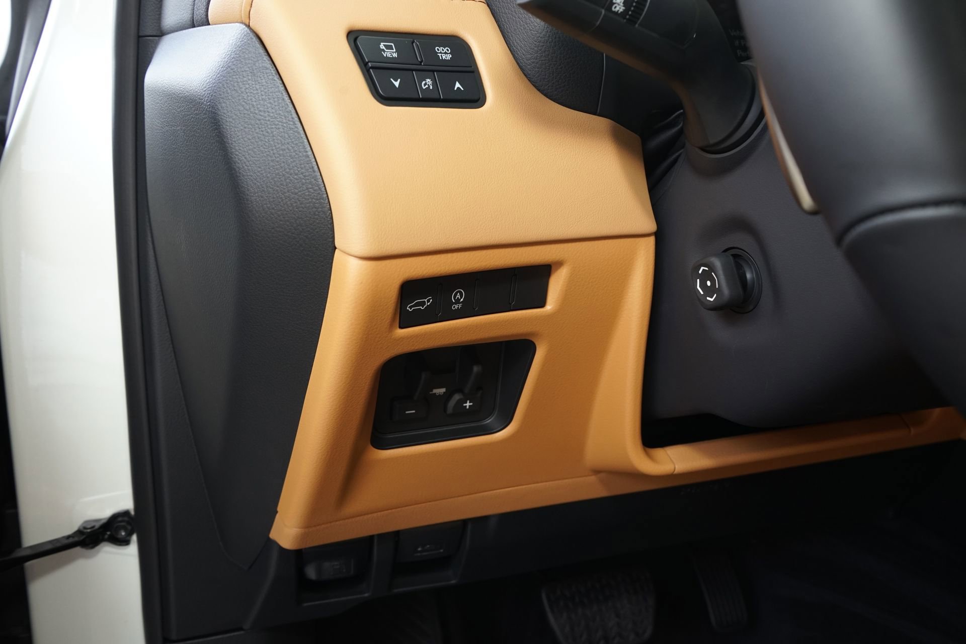 Used 2024 Lexus LX 600 4WD w/ Luxury Package image 32