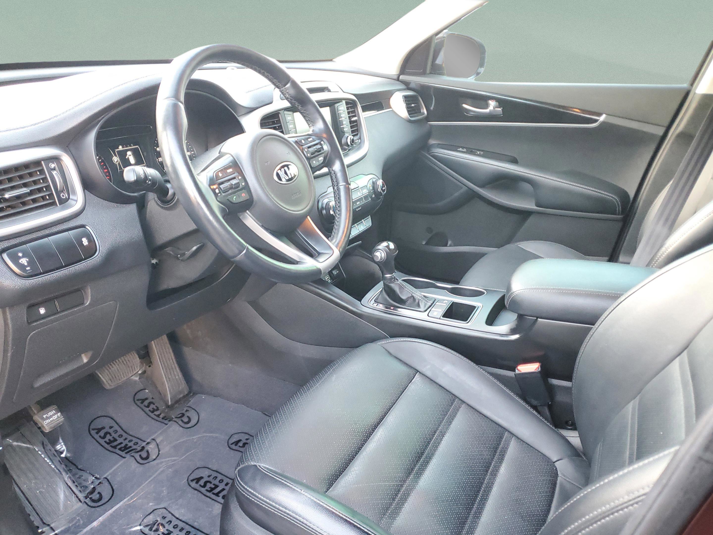 Used 2017 Kia Sorento LX image 16