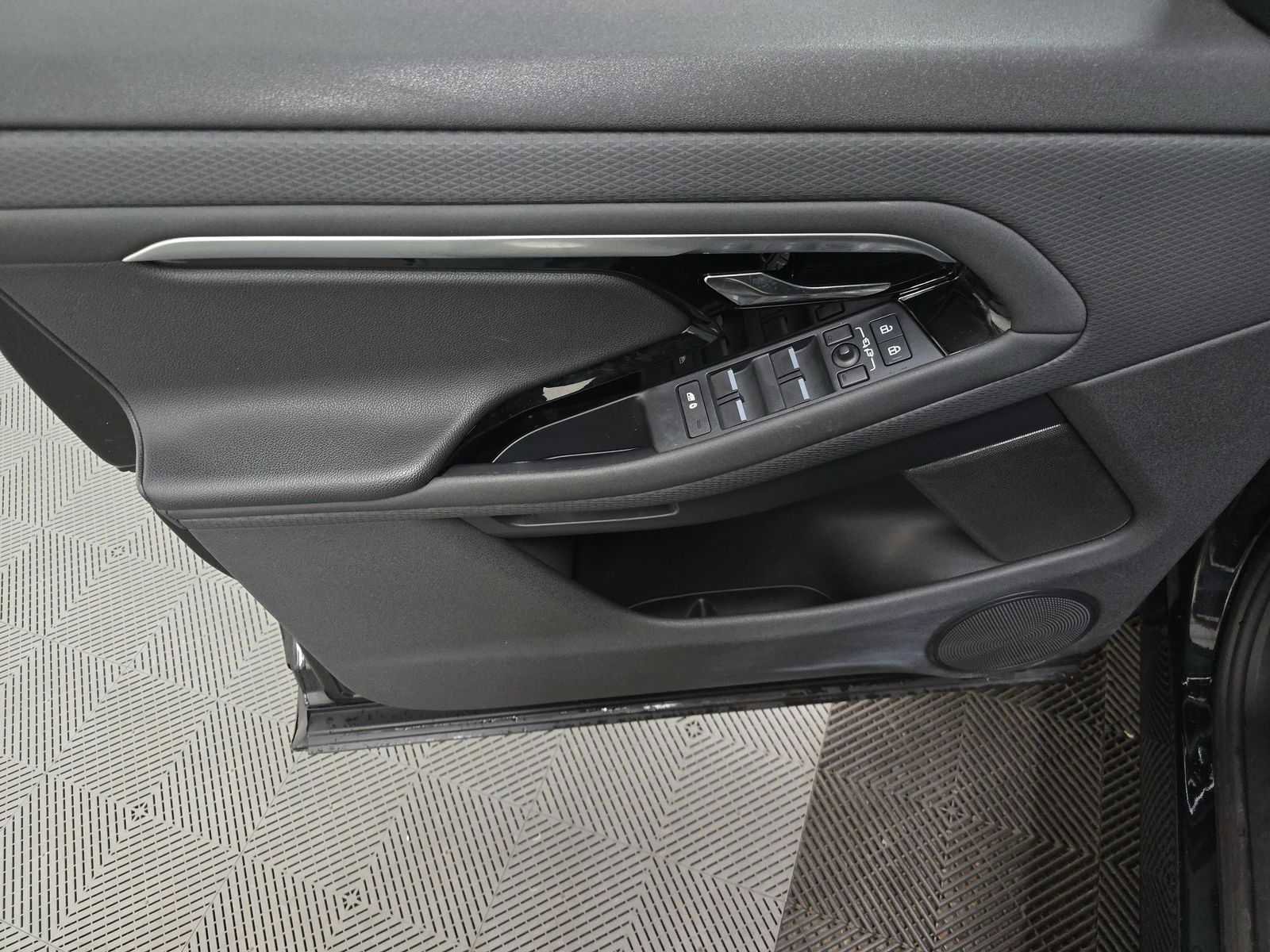 Used 2023 Land Rover Range Rover Evoque HST AWD/4WD image 9