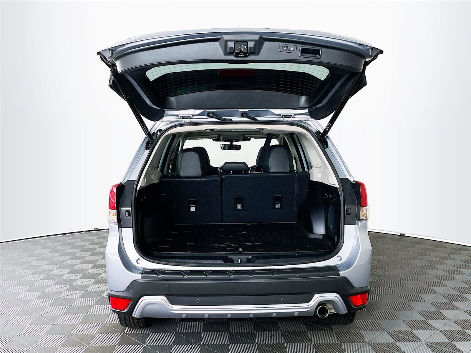 Used 2023 Subaru Forester Touring image 31