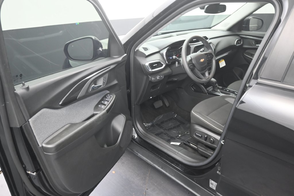 Used 2023 Chevrolet TrailBlazer LT w/ Convenience Package AWD/4WD image 10