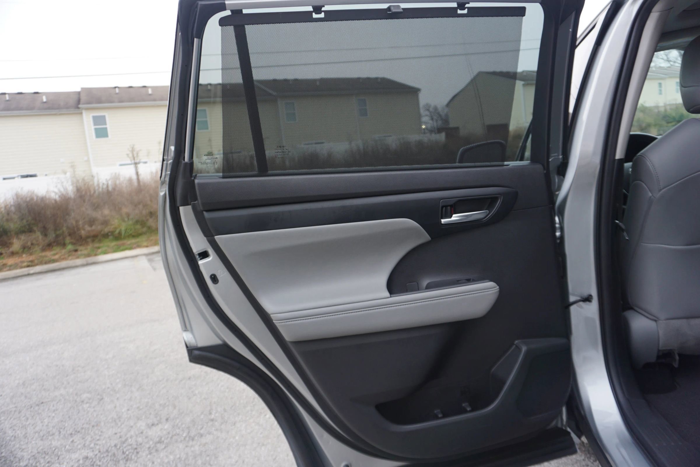 Used 2021 Toyota Highlander XLE image 27