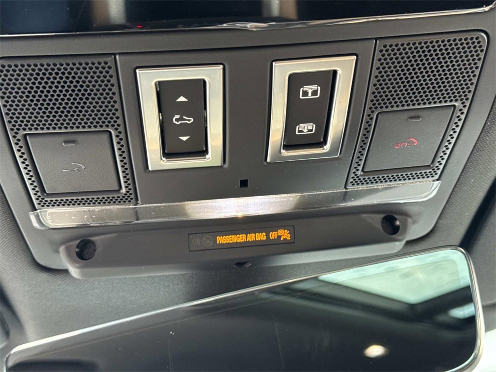 New 2026 Land Rover Defender 110 X-Dynamic SE image 21