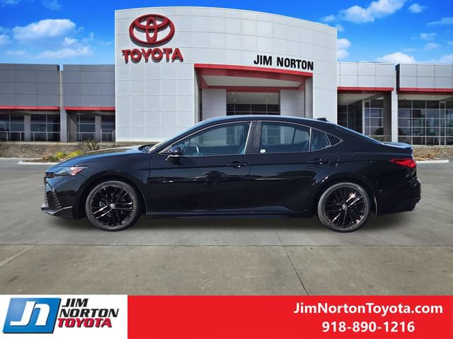 Used 2025 Toyota Camry SE FWD image 4