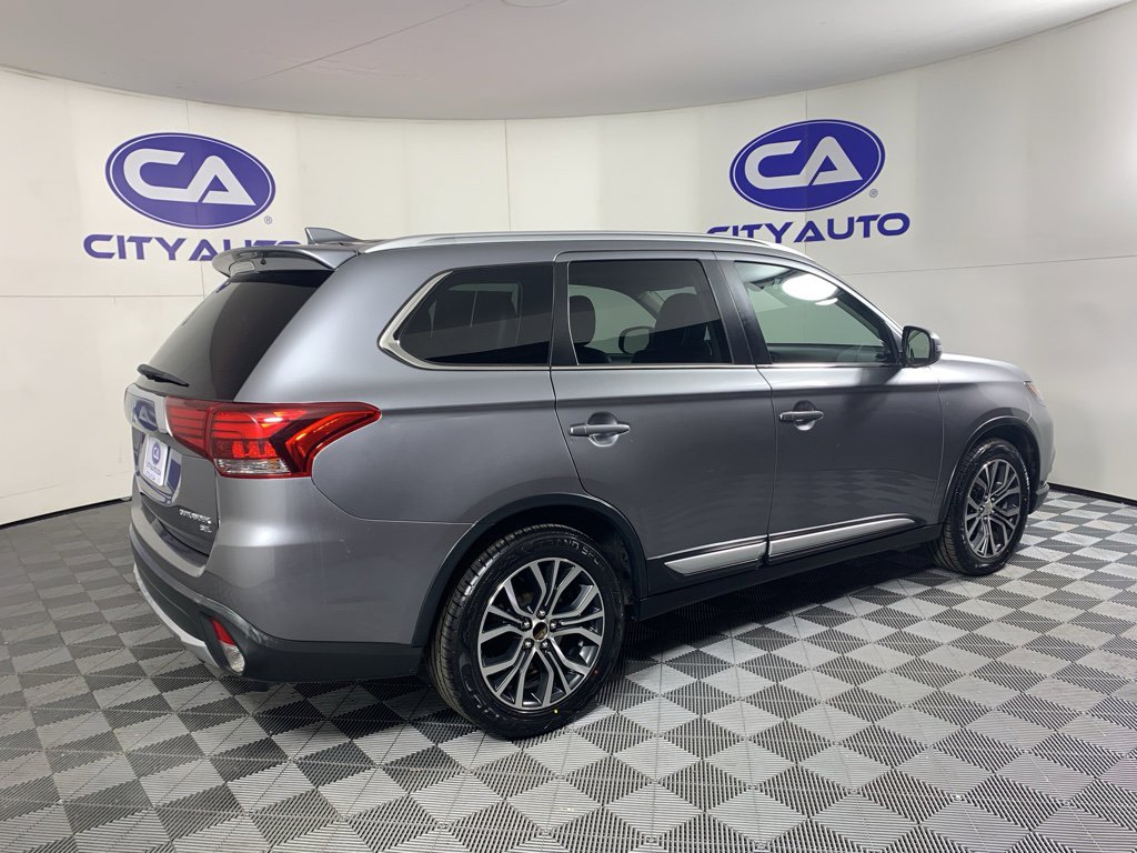 Used 2018 Mitsubishi Outlander SEL image 3