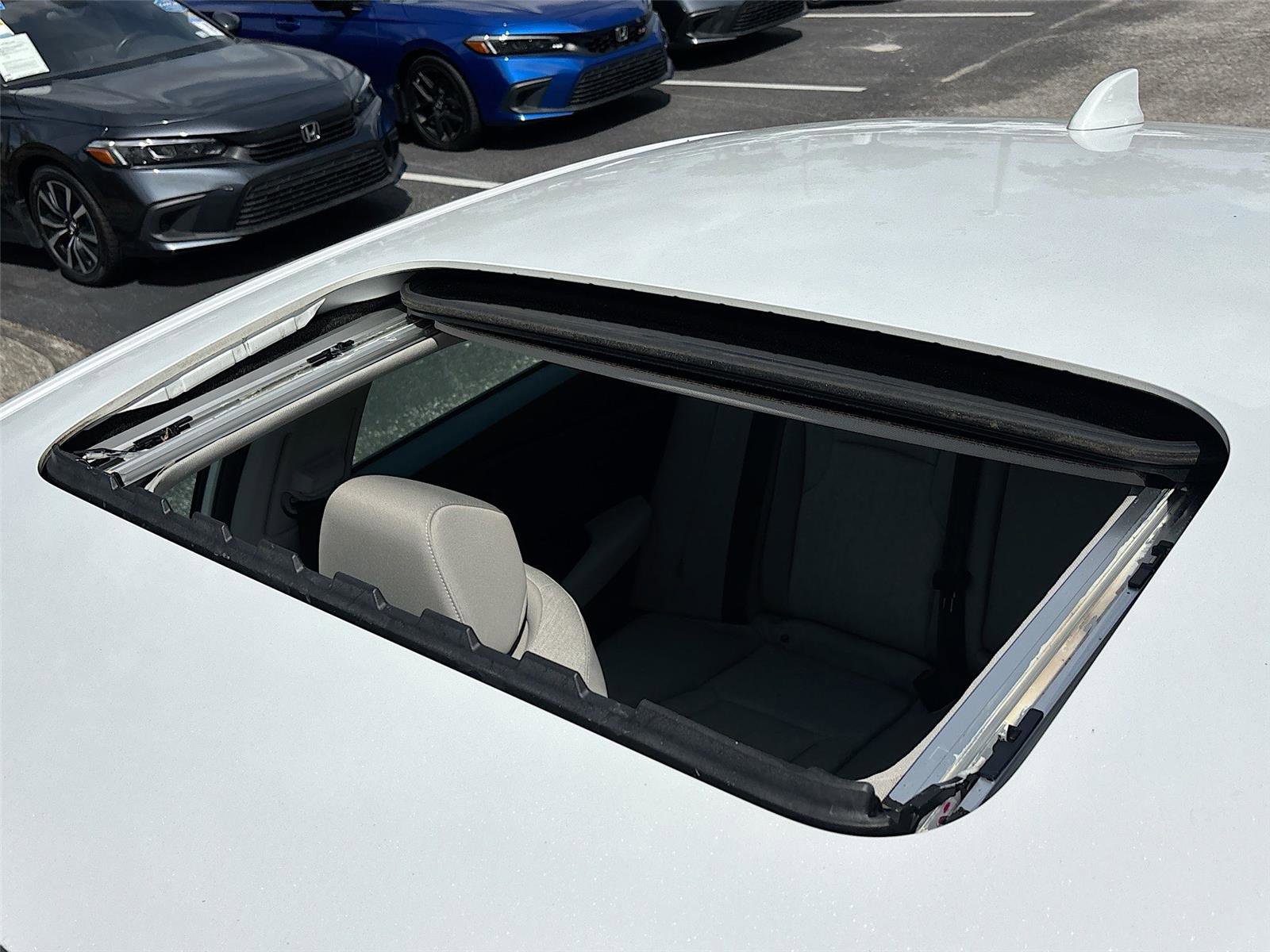 Certified 2023 Honda Accord EX image 25