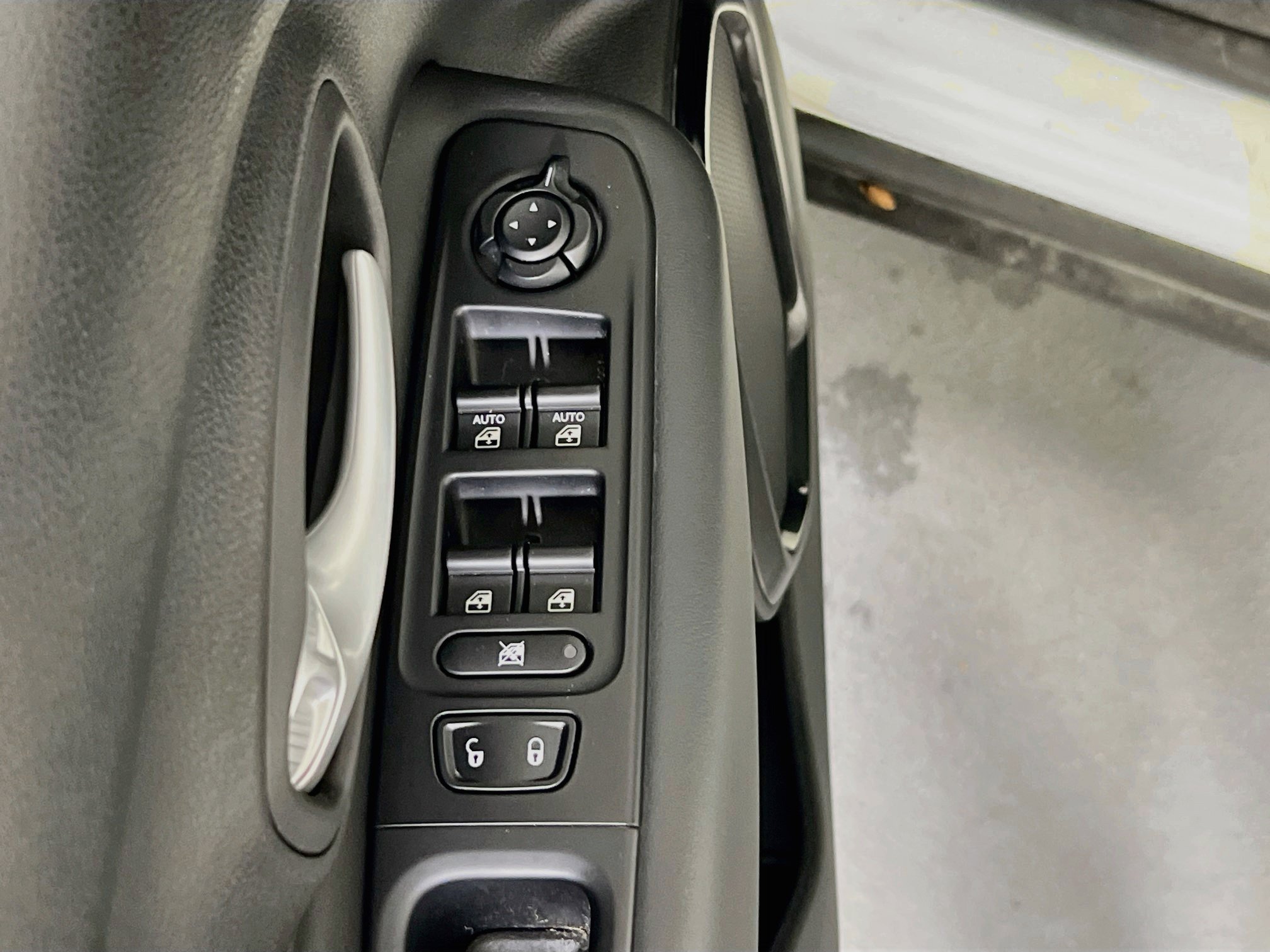 Used 2023 Jeep Renegade Altitude w/ Sun/Sound Group AWD/4WD image 18