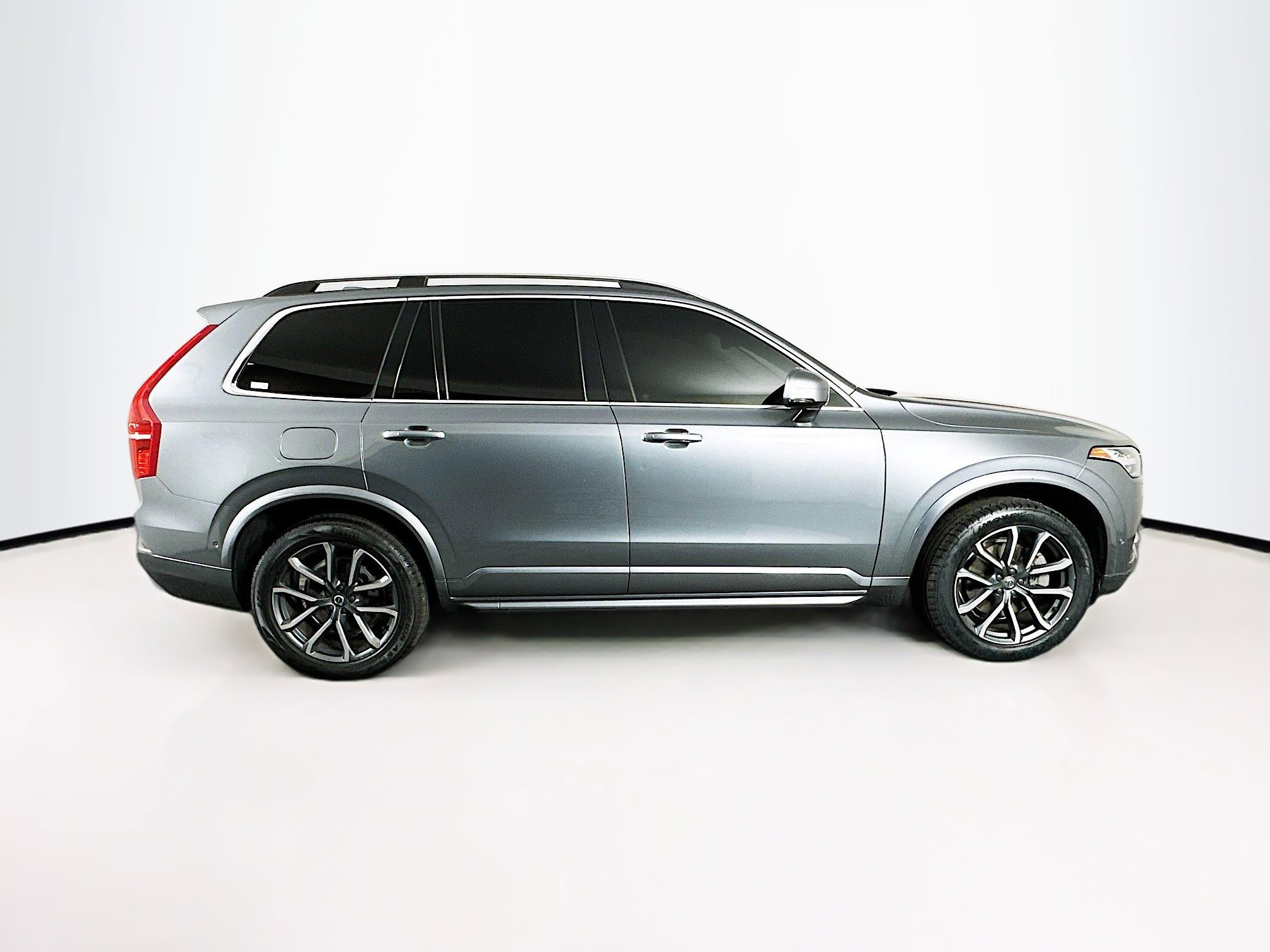 Used 2016 Volvo XC90 T6 Momentum w/ Momentum Plus Package image 10