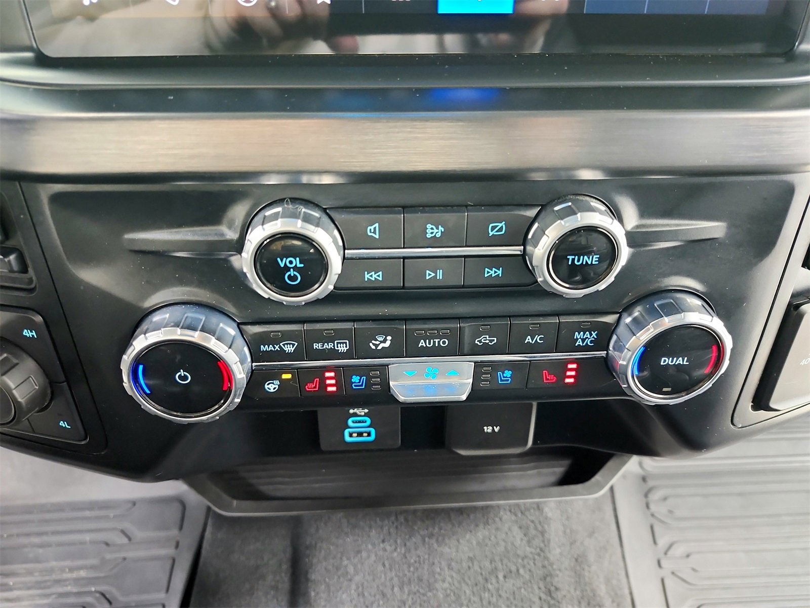 Used 2024 Ford F250 Lariat w/ Chrome Package image 35