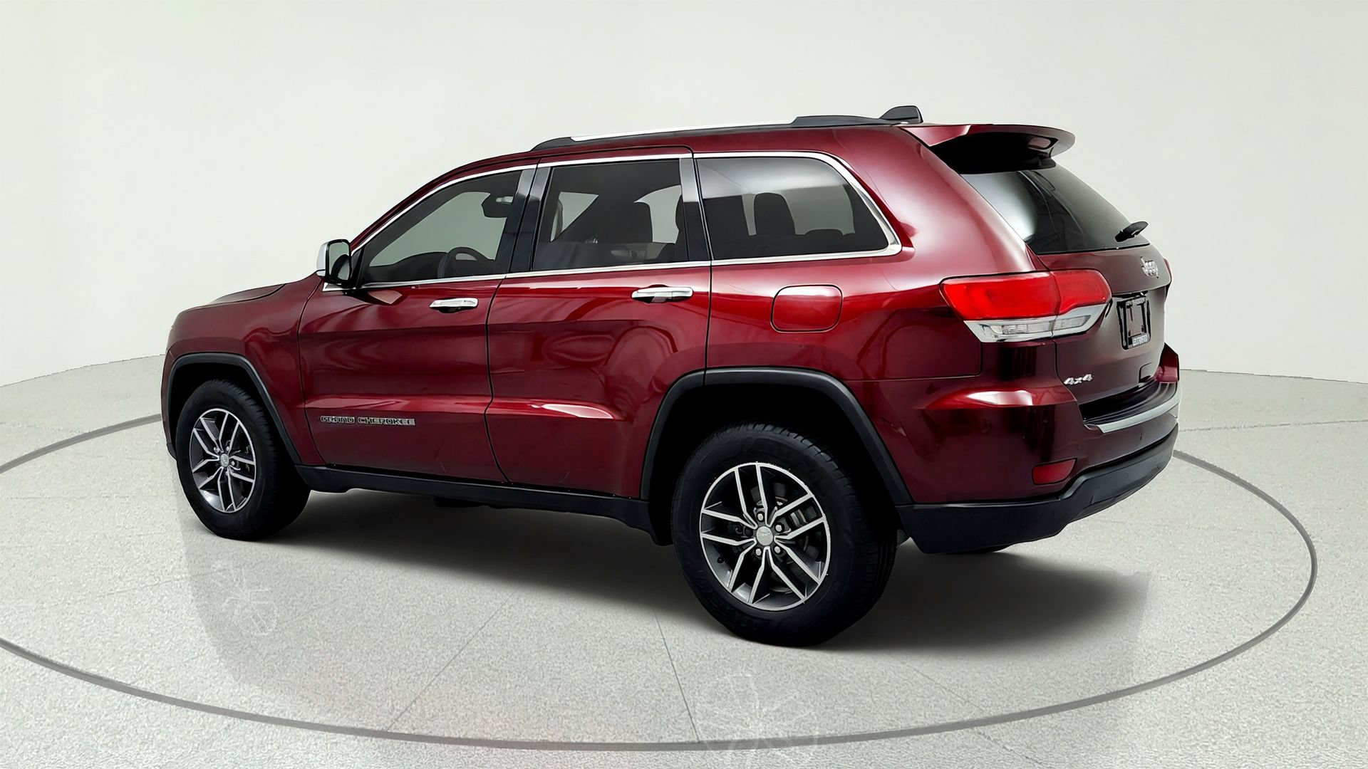 Used 2018 Jeep Grand Cherokee Limited AWD/4WD image 3