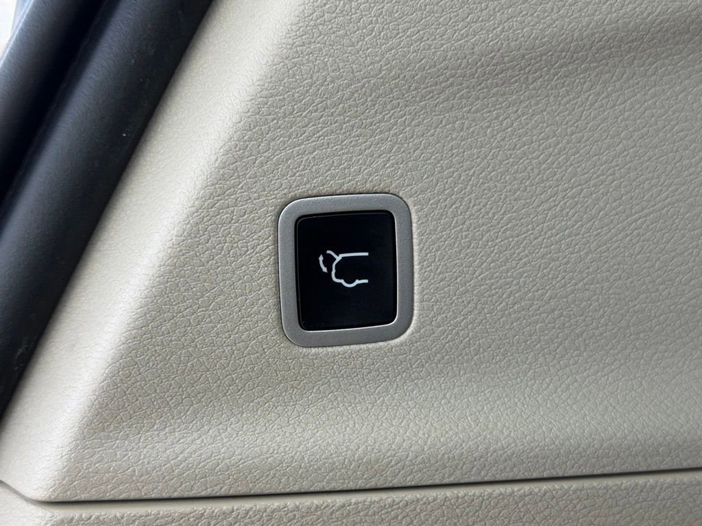 Used 2021 Chrysler Pacifica Touring-L w/ Uconnect Theater Family Group image 40