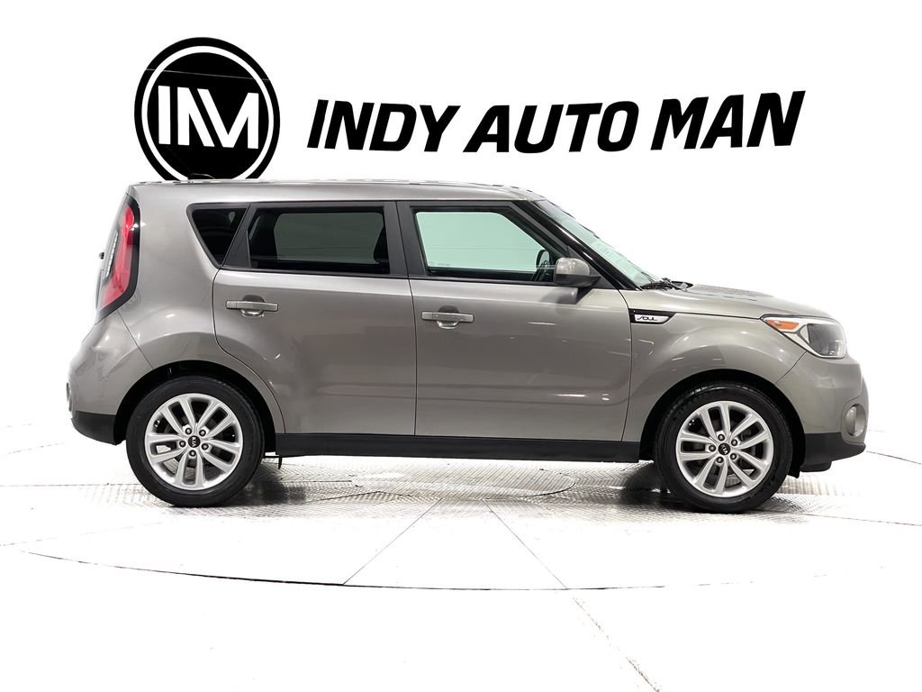 Used 2017 Kia Soul + image 3