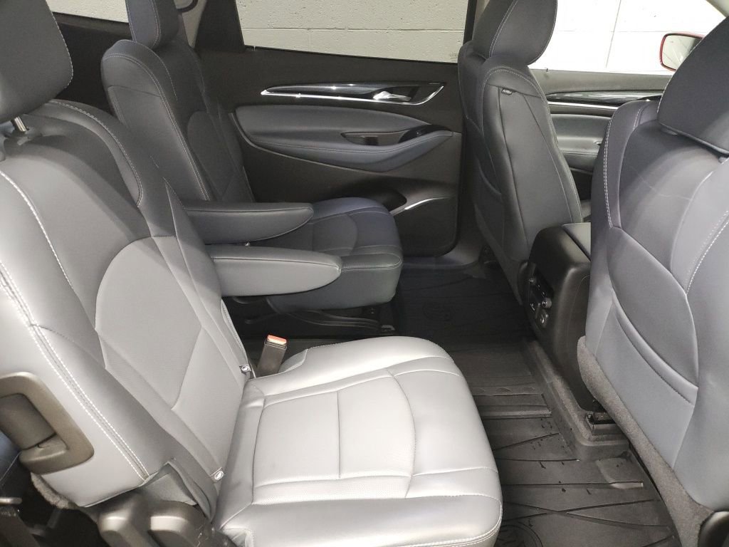 Used 2018 Buick Enclave Essence image 12