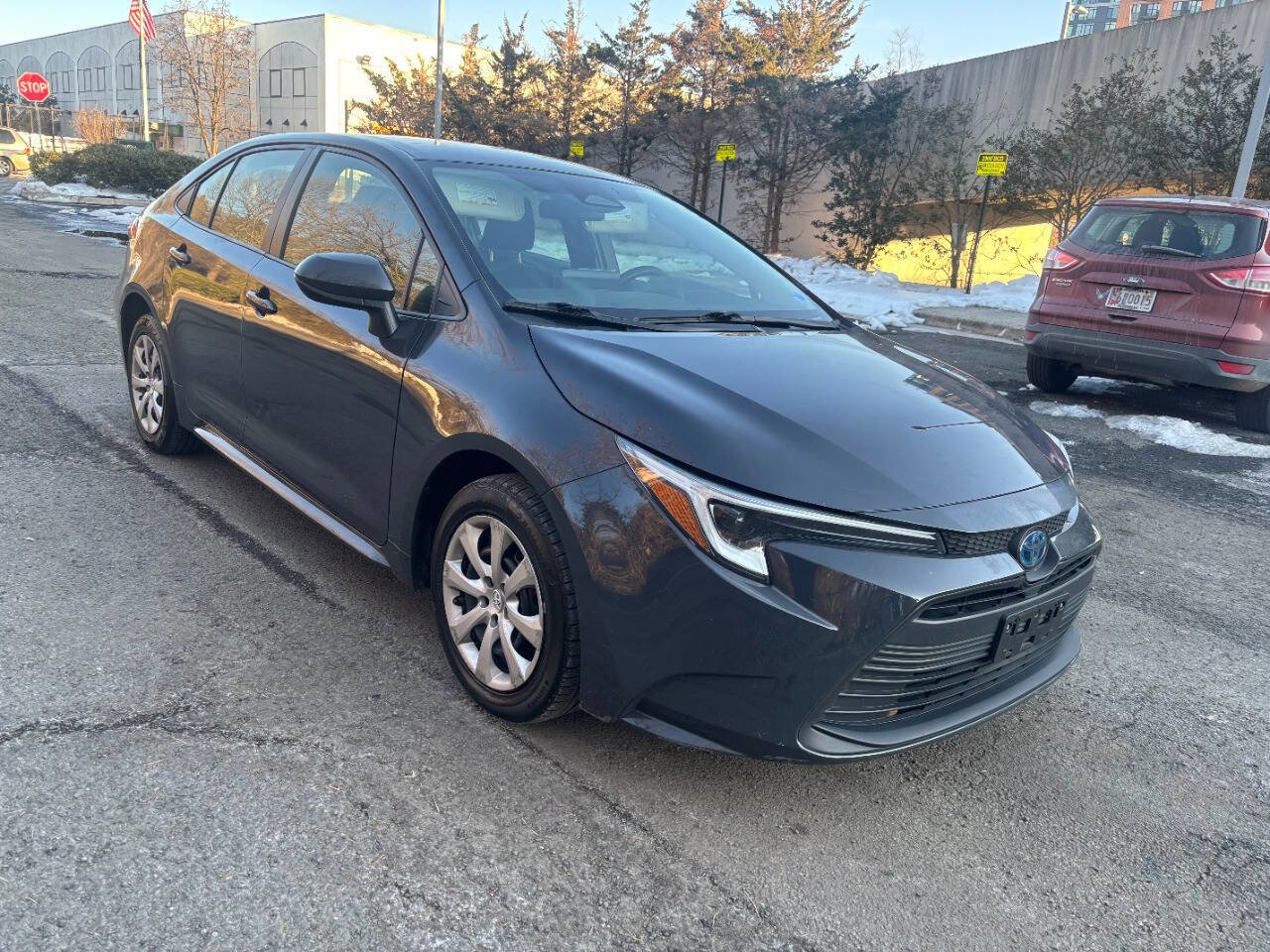 Used 2023 Toyota Corolla LE image 3