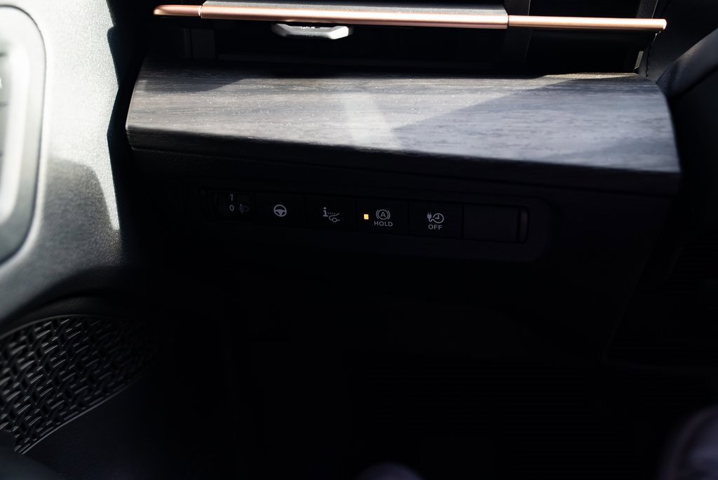 Used 2024 Nissan Ariya AWD image 13