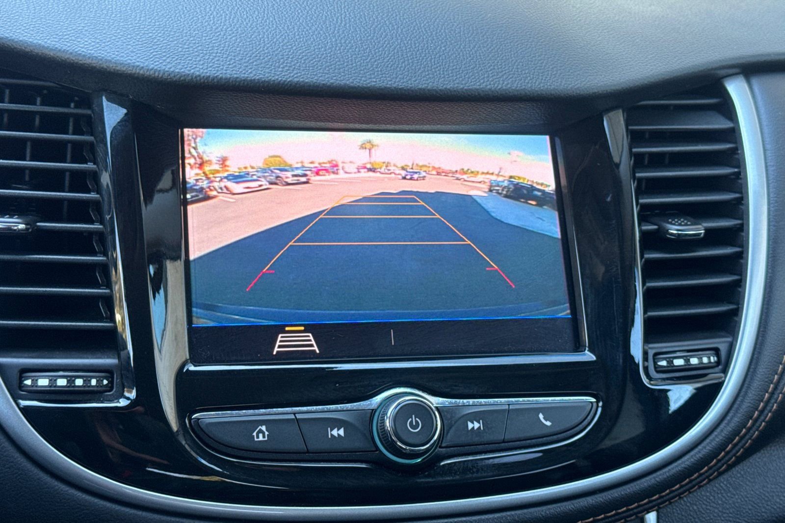 Used 2021 Chevrolet Trax LT w/ Driver Confidence Package image 28