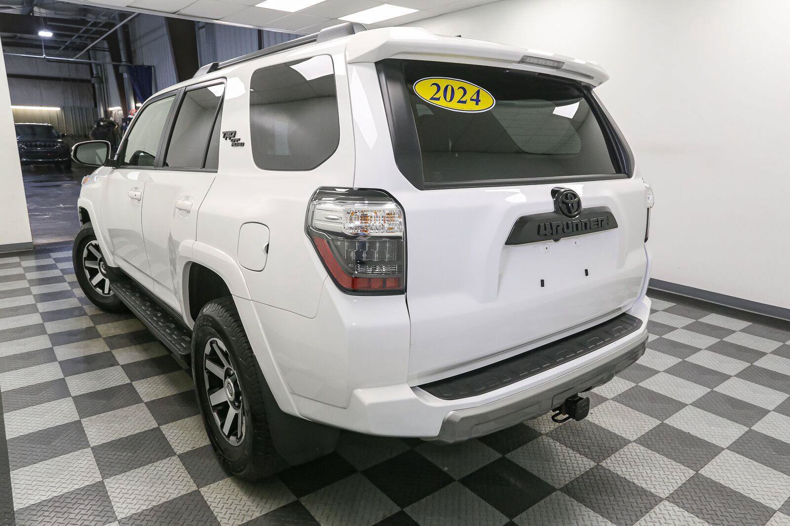 Used 2024 Toyota 4Runner TRD Off-Road Premium w/ Off Road Premium Plus Package AWD/4WD image 11